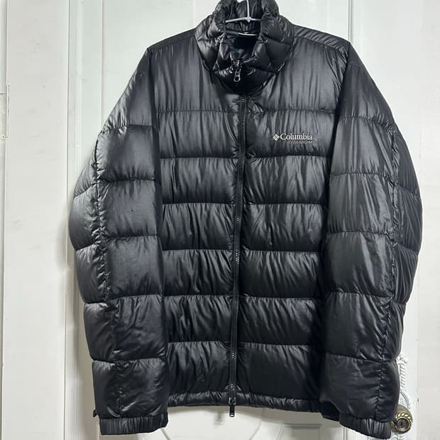 컬럼비아 티타늄 경량패딩
