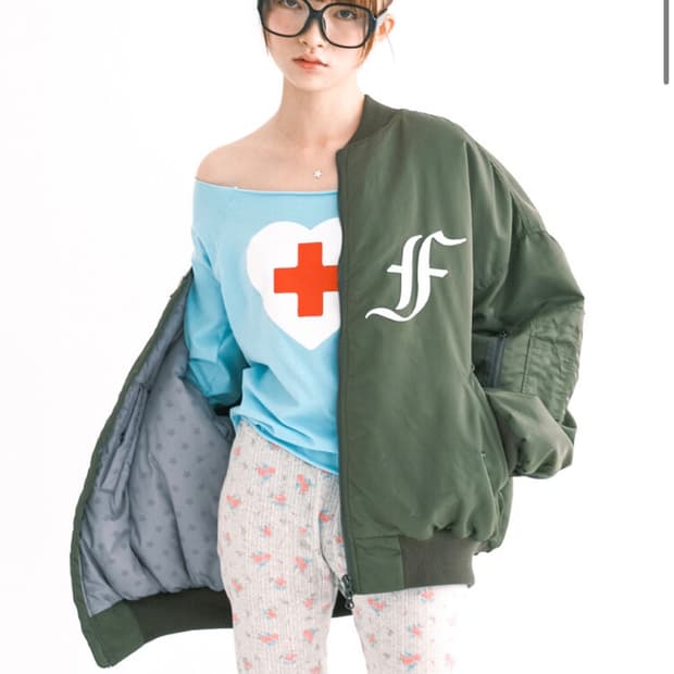 구해요)샵페어리 봄버자켓 카키