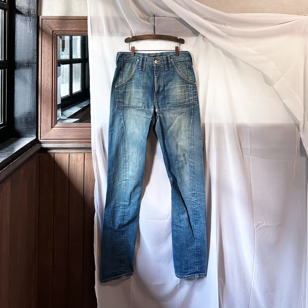 LEVI'S engineered blue w29