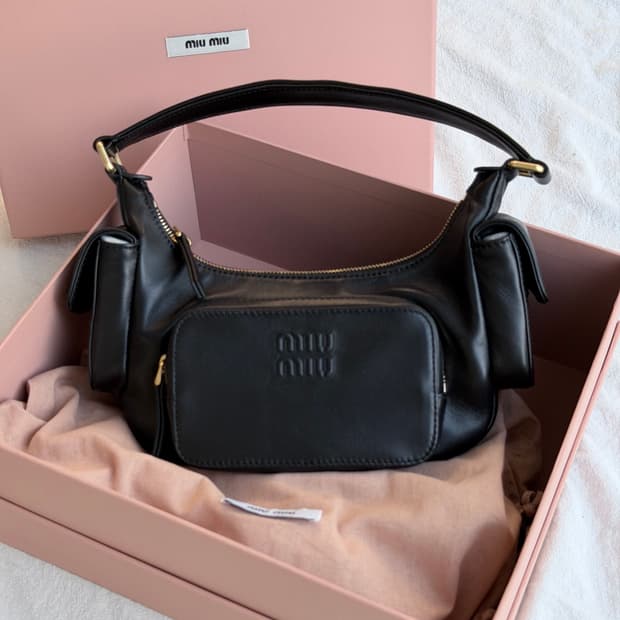미우미우 나파가죽포켓백