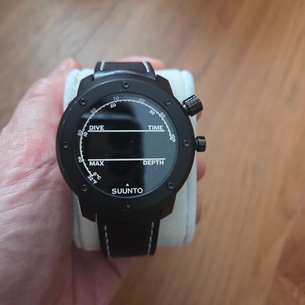 순토 엘레멘텀 블랙