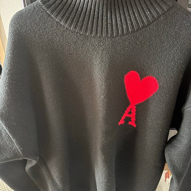 [M] 아미 블랙 빅하트 울 터틀넥 니트