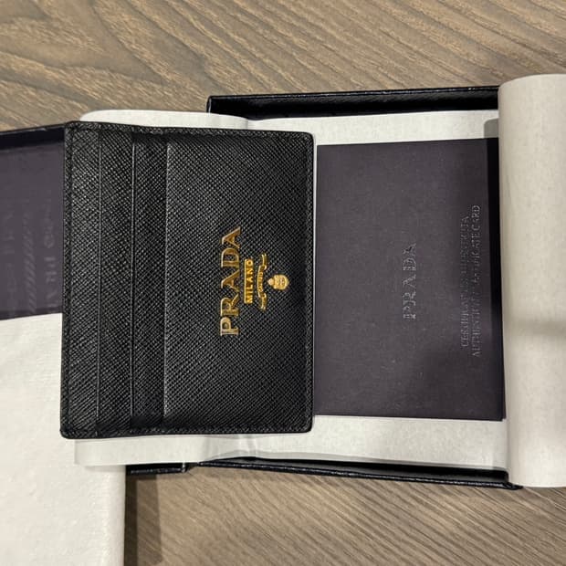 프라다 사피아노 카드지갑 블랙