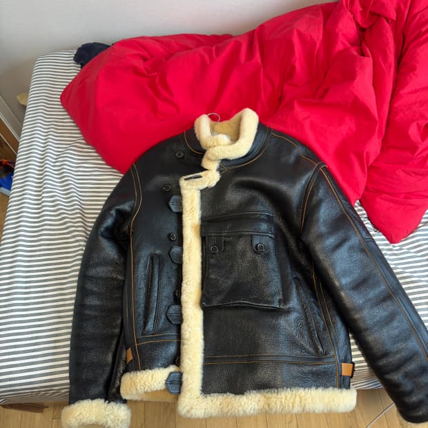 이스트로그X변요한 콜라보 무스탕L