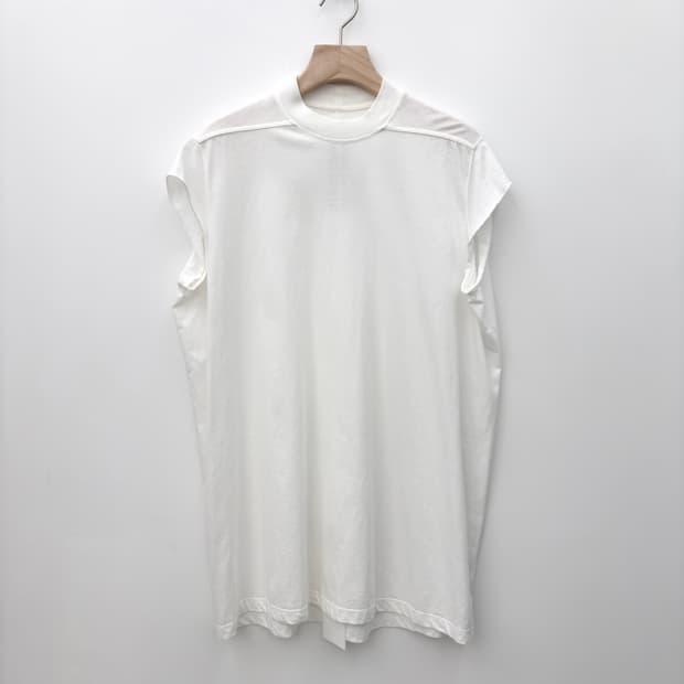 WHITE SLEEVELESS