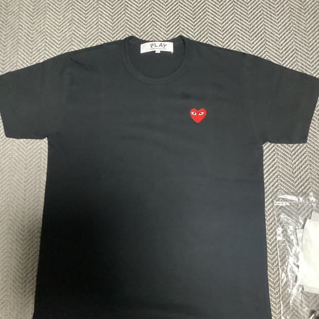 꼼데가르송 반팔 L (새상품)