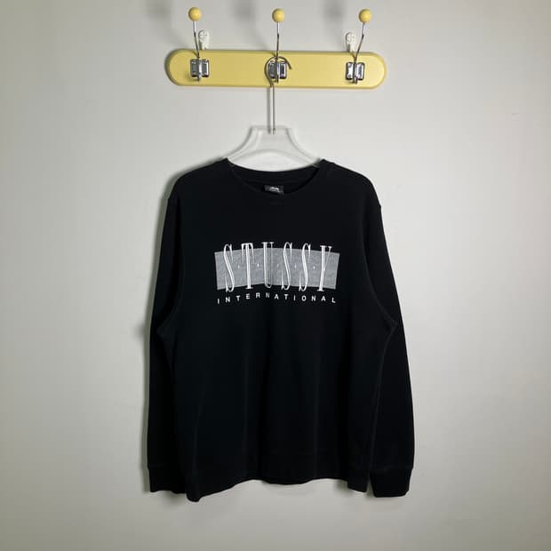 스투시 인터내셔널 크루넥 블랙 맨투맨 M