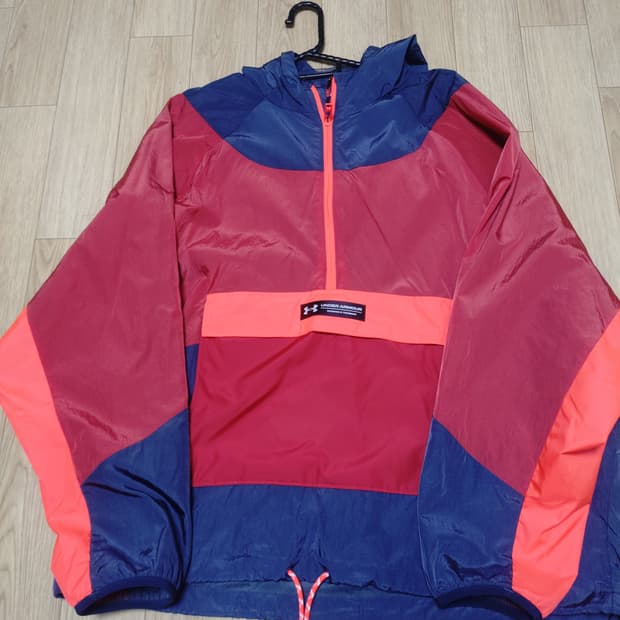 언더아머 바람막이