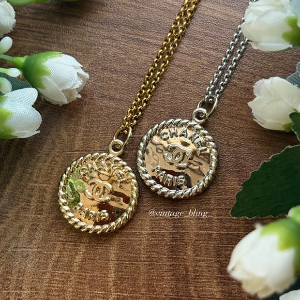 샤넬 No.5 코인 목걸이