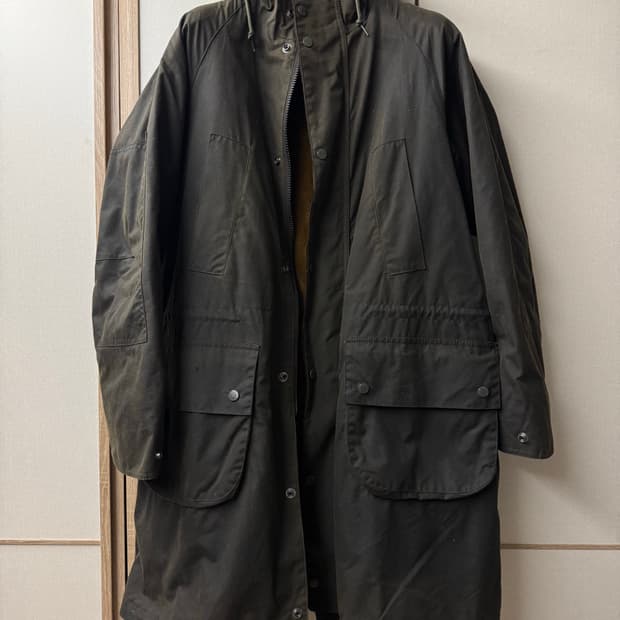 바버 X 엔지니어드가먼츠 하이랜드 파카