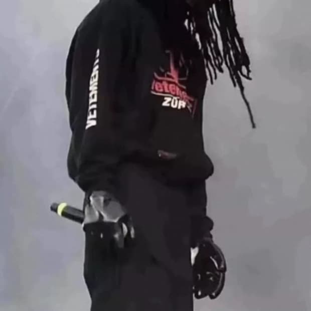 VETEMENTS 18AW ZURICH Zip Up 