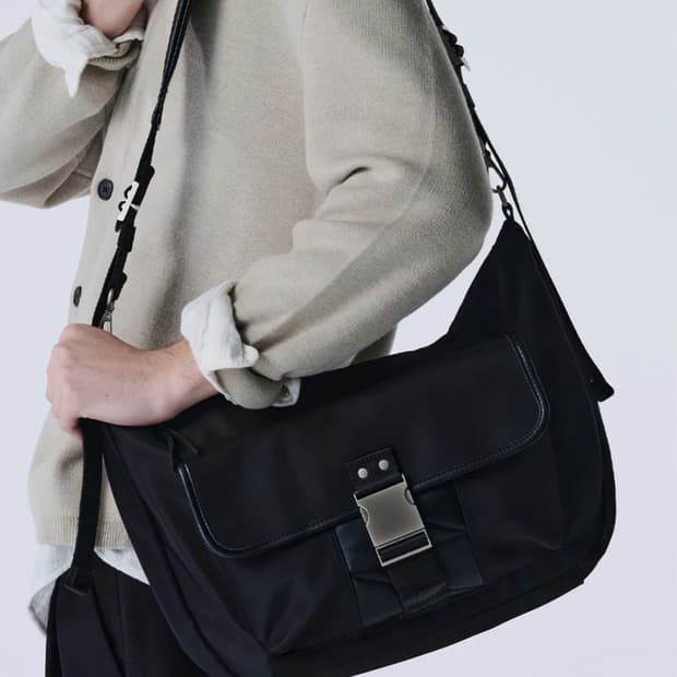 메종미네드 BUCKLE STRAP HOBO BAG