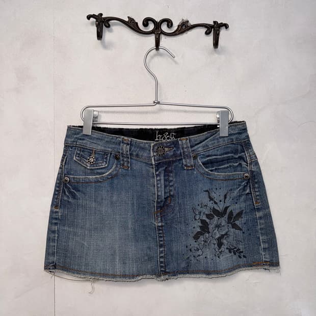Washing denim oriental flower mini skirt
