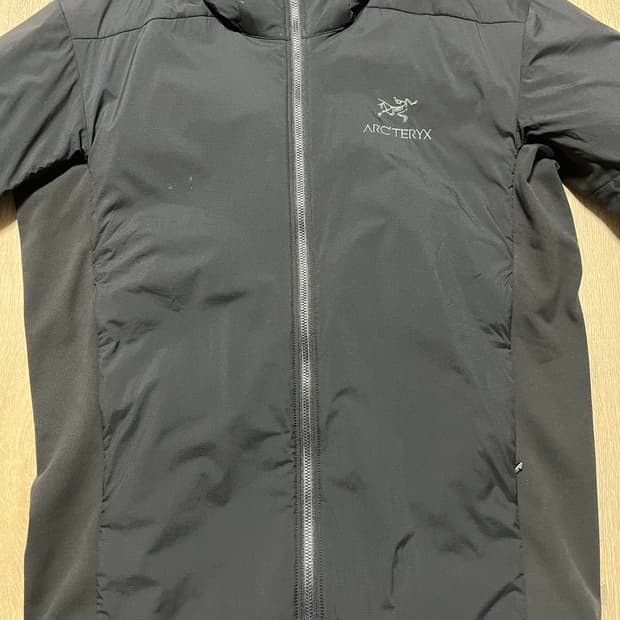 아크테릭스 아톰lt 후디 블랙m