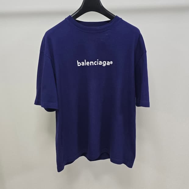 발렌시아가 로고 반팔 티셔츠 m사이즈 105 판매