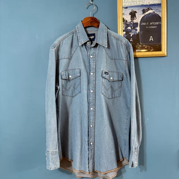 00‘s Wrangler Denim Western Shirt.