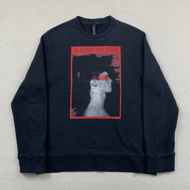 닐바렛 어 카인드 오브 레드 맨투맨 블랙