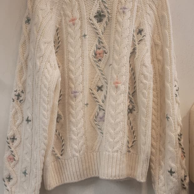 루바티) 플라워 케이블 니트