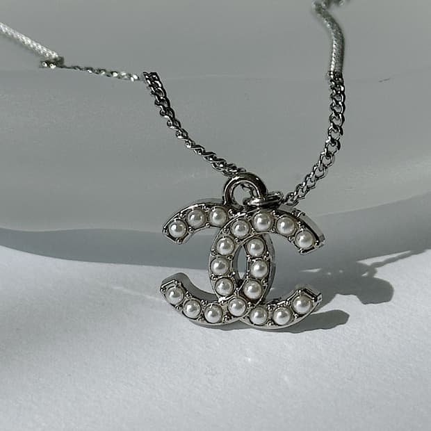 샤넬 cc로고 진주포인트 업사이클링 목걸이 실버