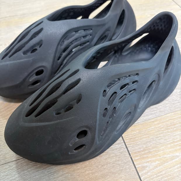 아디다스 이지 폼 러너 오닉스 265