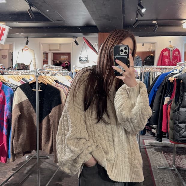 언앤써드미스테리 케이블 꽈배기 아이보리 브이넥 오버핏 니트 스웨터 F