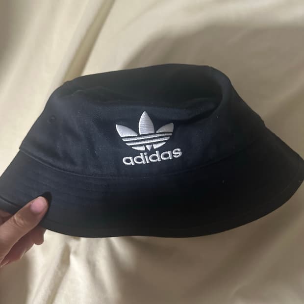 아디다스 버킷햇