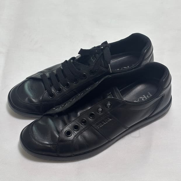 프라다 레더 스니커즈 블랙 7사이즈