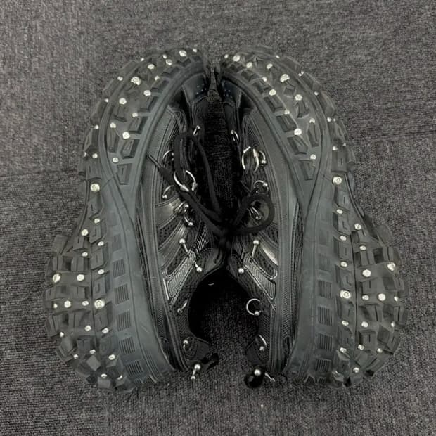 발렌시아가 피어싱 디펜더 45