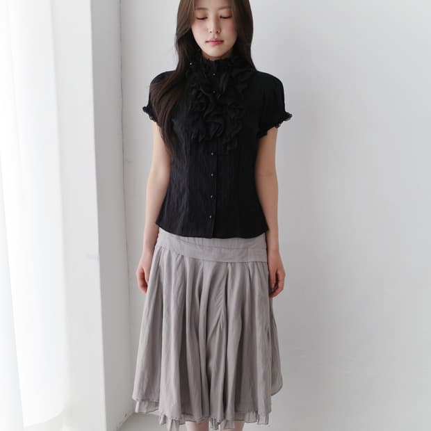 frill half blouse 