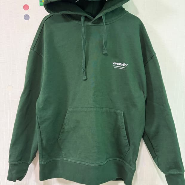 비바스튜디오 다크 그린 후드티