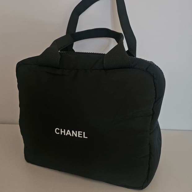 샤넬 정품 패딩 파우치 가방