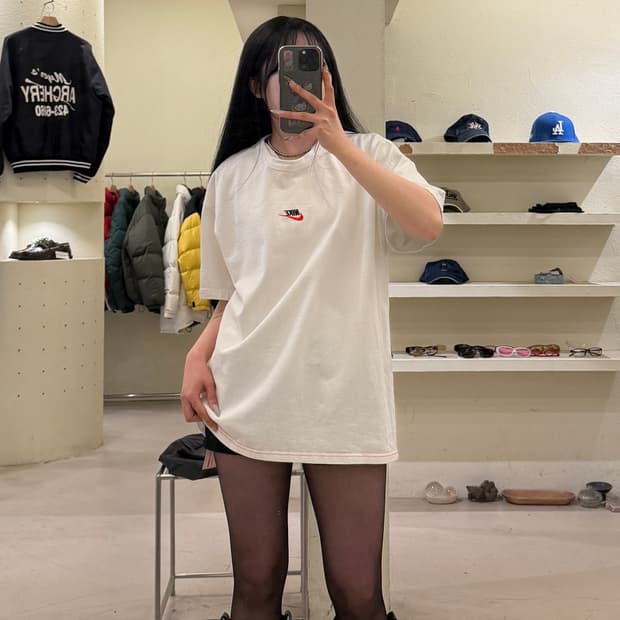 나이키 센터 스우시 반팔 티셔츠 U981