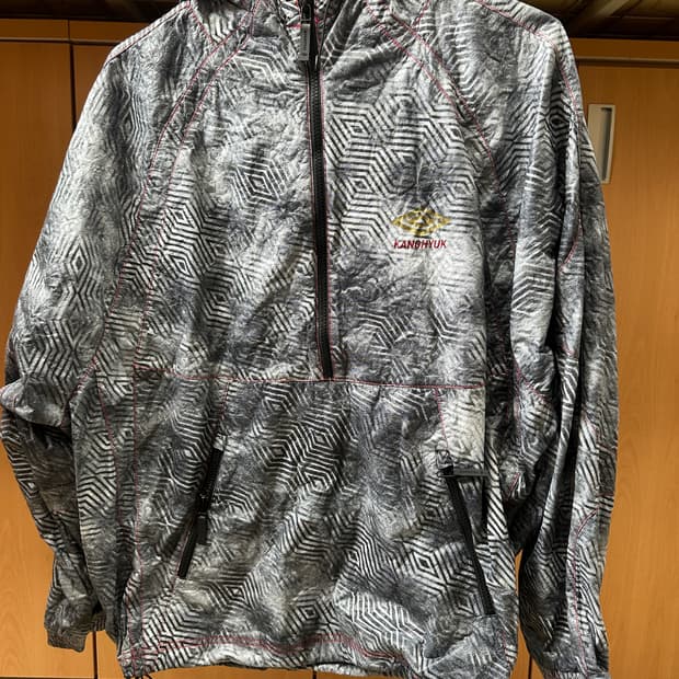 강혁 X 엄브로 콜라보 바람막이 XL