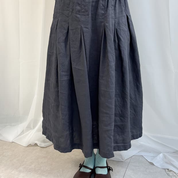 SWARM mellow grey tuck linen skirt