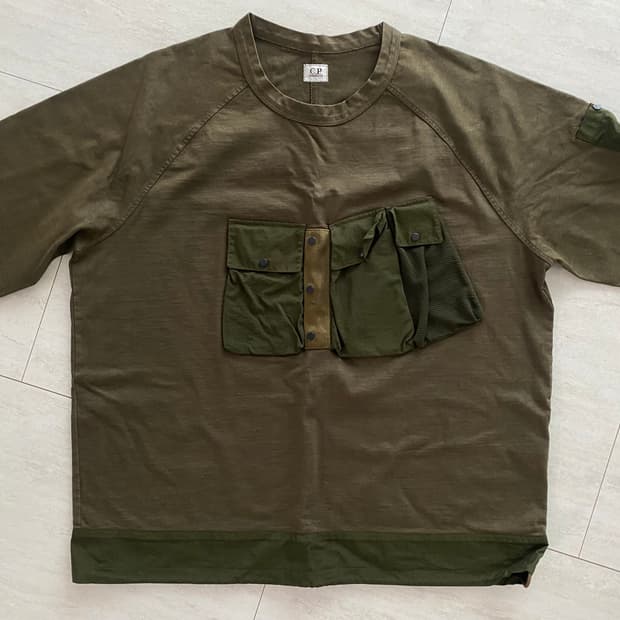 CP 컴퍼니 유틸리티 포켓 스웨트셔츠 맨투맨 110