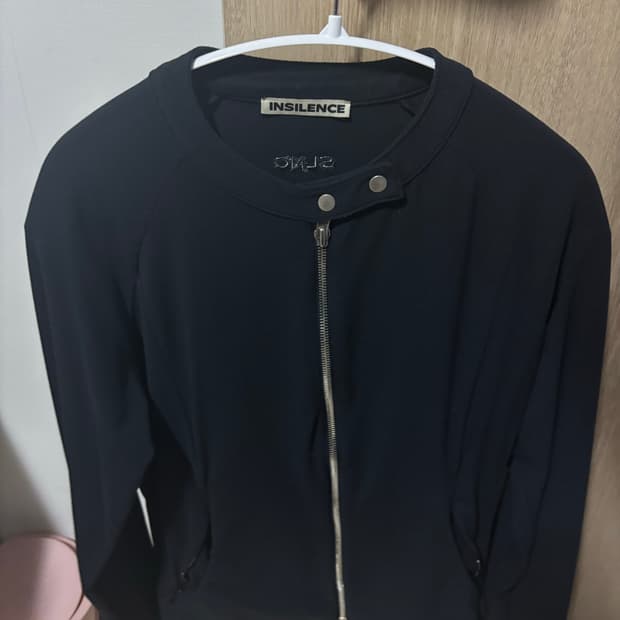 인사일런스 집업