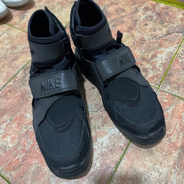 꼼데가르송 옴므 플러스 X 나이키 에어 카니보어