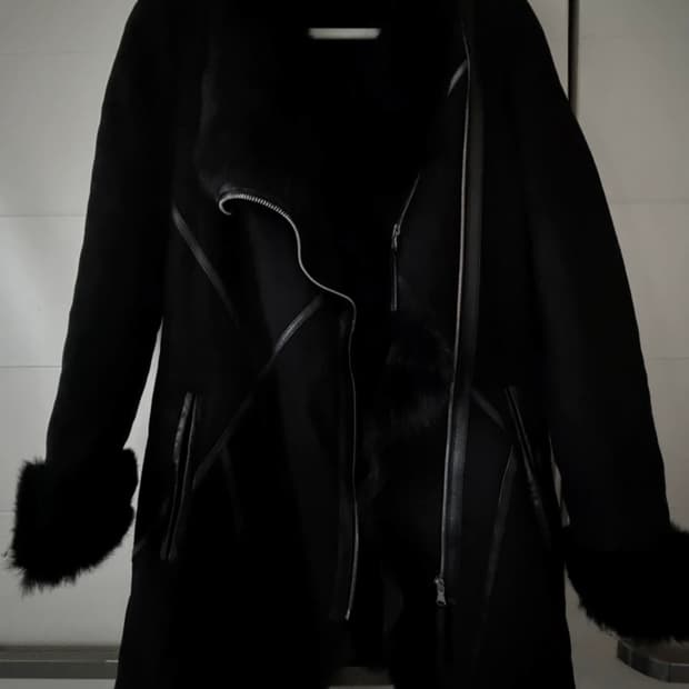 블랙 퍼 트리밍 자켓