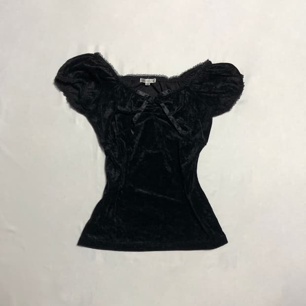 벨루어 리본 퍼프 슬리브 탑 블랙