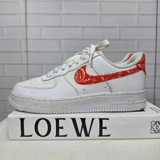 나이키 에어포스 1 로우 오렌지 페이즐리 스니커즈 운동화 240사이즈