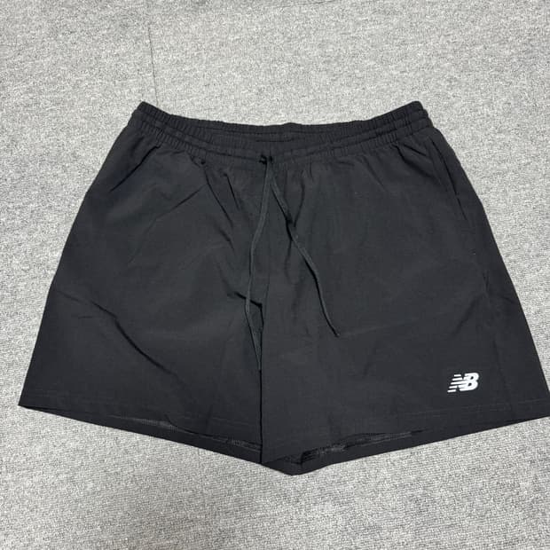 (xl)뉴발란스 스포츠에센셜 4부 우븐 쇼츠(5인치) 판매합니다