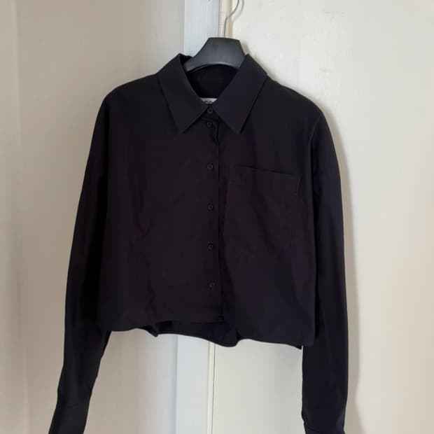 COS EU34사이즈 네이비 크롭셔츠