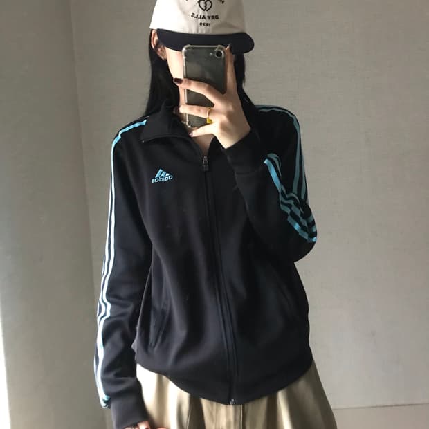 아디다스 블랙 연하늘 져지