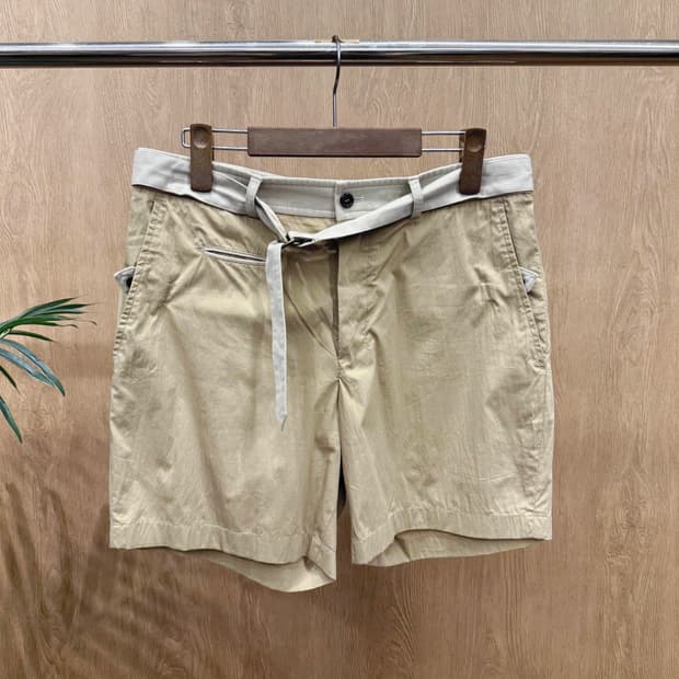 입생로랑 버뮤다 하프팬츠 D링 벨트 디테일 하이웨스트 베이지