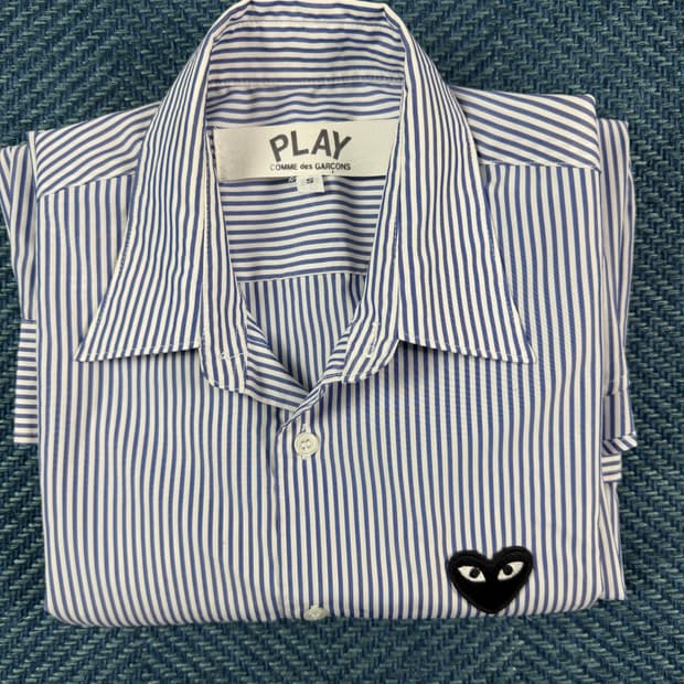 꼼데가르송 플레이 블랙 와펜 스트라이프 셔츠