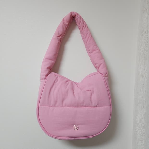 룩캐스트 하프문 패딩백/핑크가방/핑크백