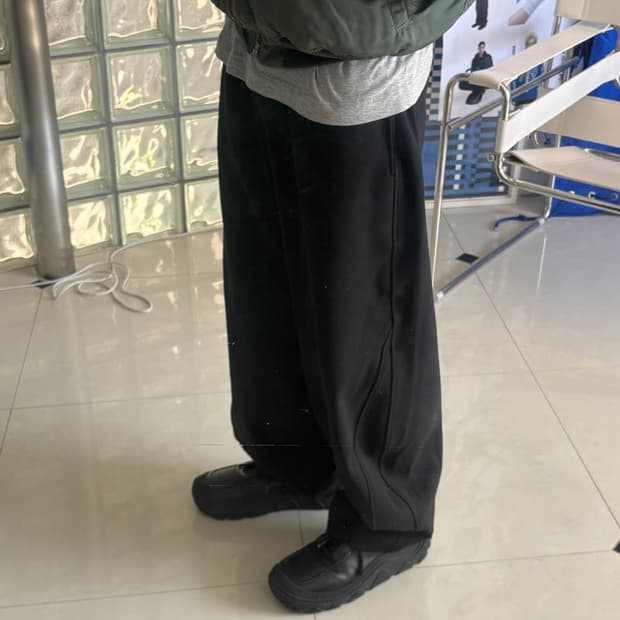 WIDE SWEATPANTS 통 넓은 트레이닝 바지