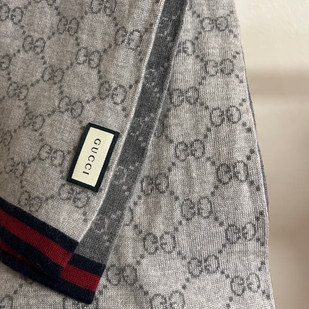 구찌 GG 양면 패턴 머플러