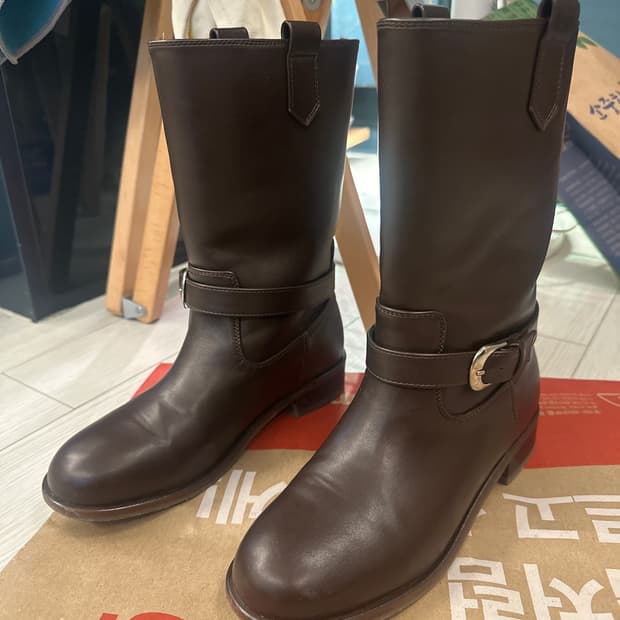 코모레비뮤지엄 미들 브라운 부츠 230