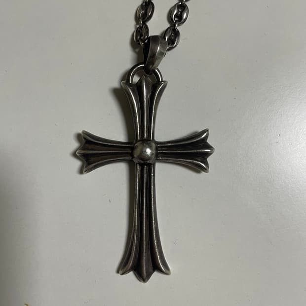 크롬하츠 라지 크로스 펜던트 위드 베일